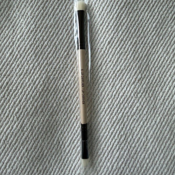 Tanielle Jai #11. Lip Diffuse & Define Dual Ended Makeup Brush - Picture 6 of 7